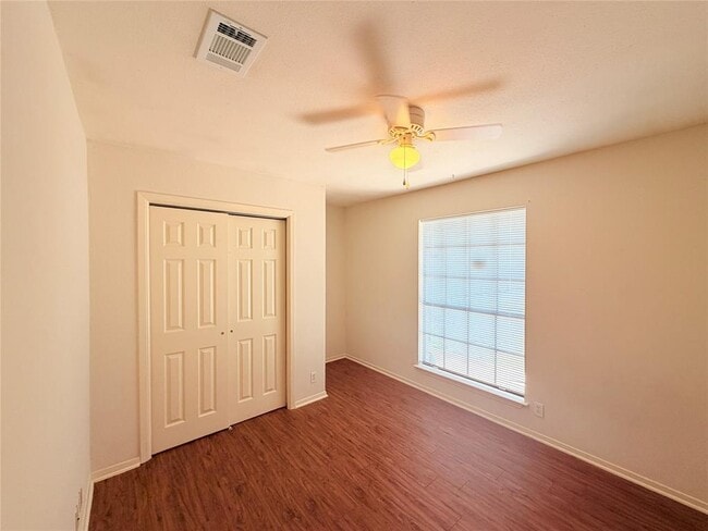 Building Photo - 405 Parkhill Cove
