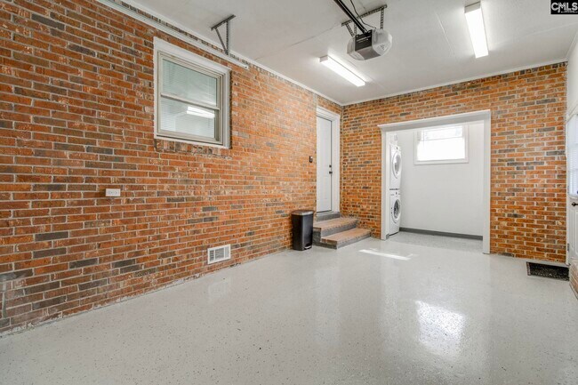 Building Photo - 7712 Burdell Dr