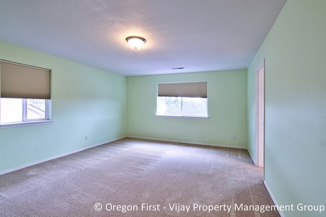 Building Photo - 10568 SW Washington St