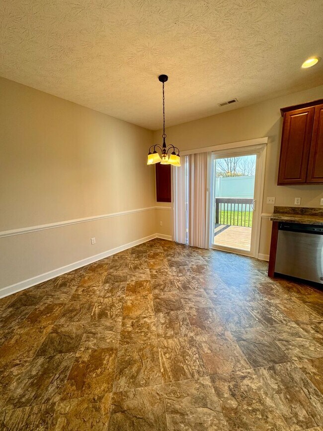 Building Photo - Townhouse for Rent in Cedar Point