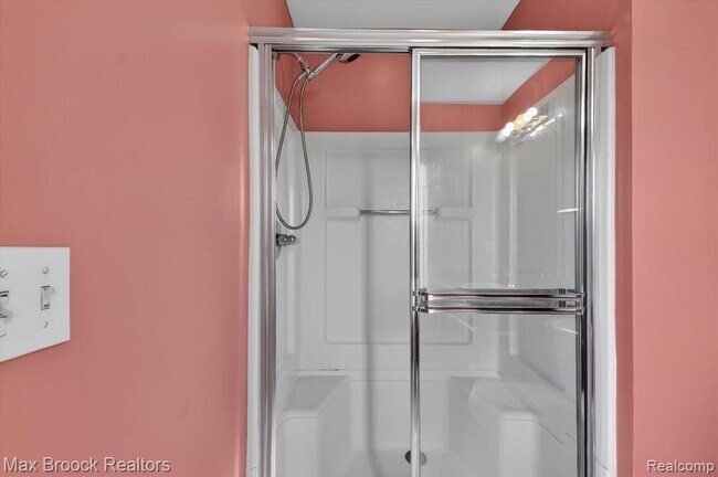 Building Photo - 3255 Camden Dr