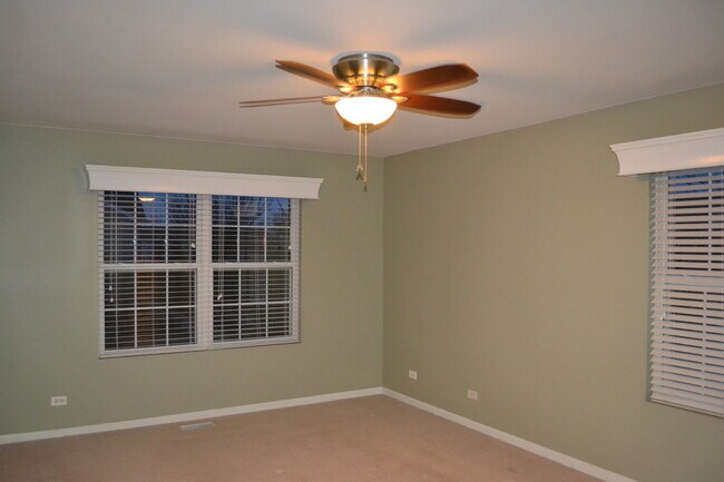 Building Photo - 161 Springbrook Trail S