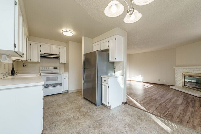 Building Photo - Updated 1 Bed / 1 Bath Upper-Level Condo with Balcony, Garage & A/C — Gated Community!