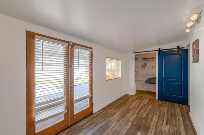 Building Photo - Step into this beautifully remodeled home ...