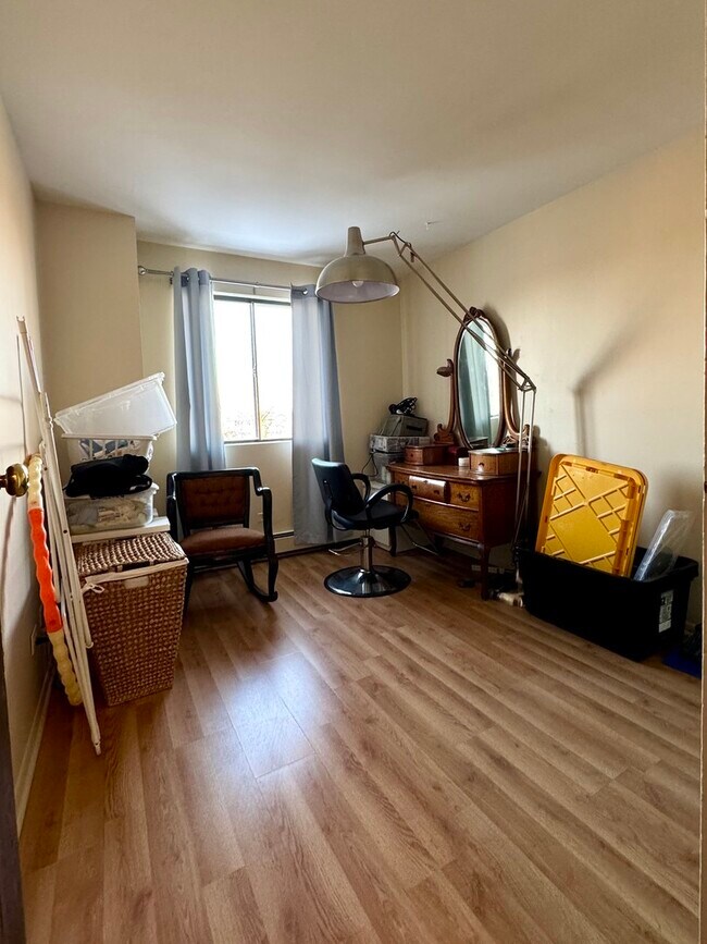 Building Photo - 13 Parkside Ct