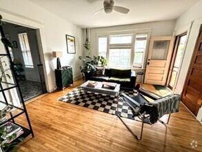 Building Photo - 1 Bedroom + Den  - St. Paul Duplex