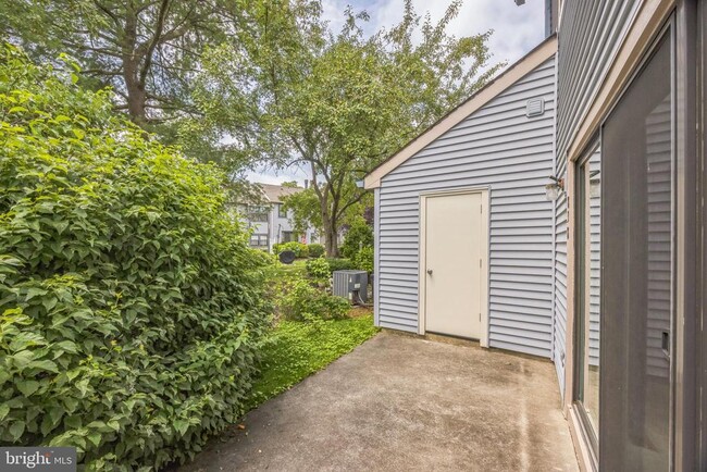 Building Photo - 838 Kings Croft Dr
