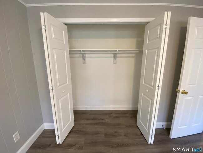 Building Photo - 54 Monroe St