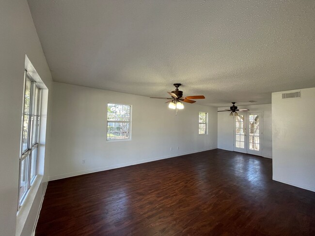 Building Photo - Spacious home on almost an acre in the hea...