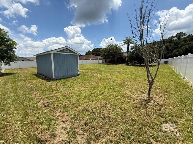 Building Photo - 33701 Rosalia Ave