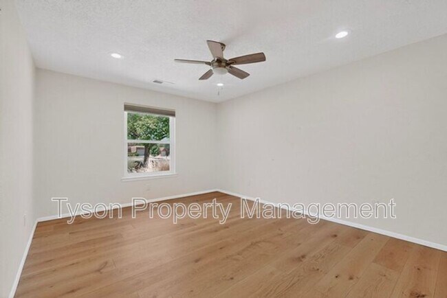 Building Photo - 8301 Cherry Hills Dr NE