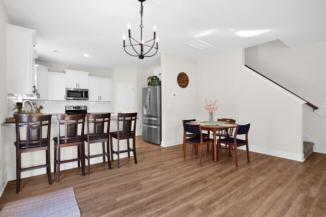 Building Photo - 245 Lonesome Glory Dr