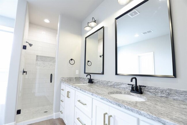 Building Photo - 4 bed 2 bath Cooper ISD