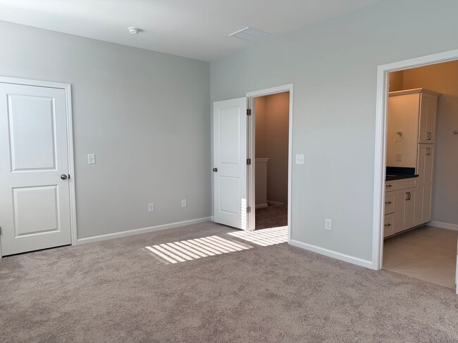 Building Photo - AMAZING Residence, Near Educational Facilities, With Wonderful Amenities!