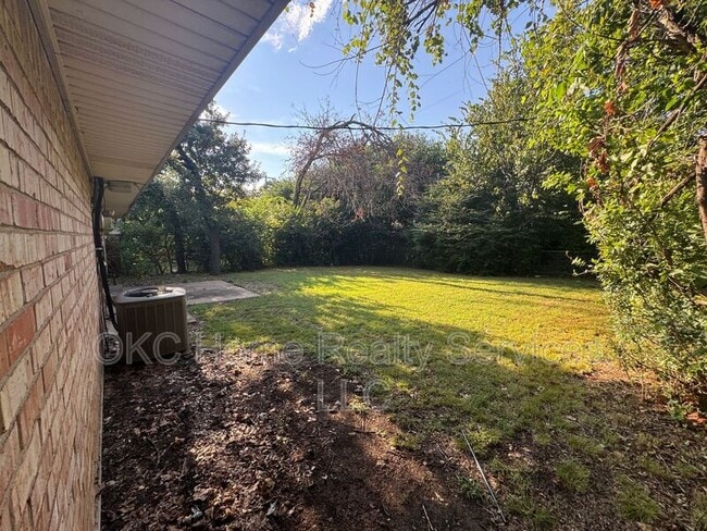 Building Photo - 9313 NE Stardust Ln