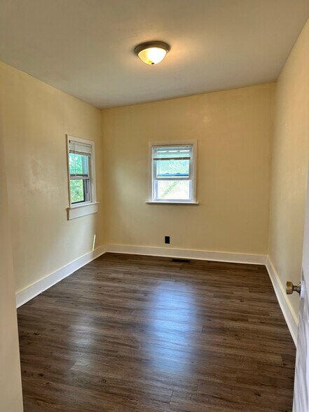 Building Photo - 127 Poplar Ave