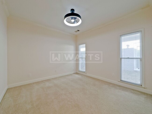 Building Photo - Spacious 3-Bed, 2-Bath Riverchase Garden Home