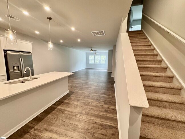 Building Photo - 325 Gooding Trl