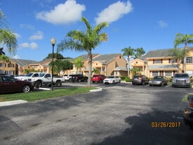 Building Photo - 2651 SE 19th Ct