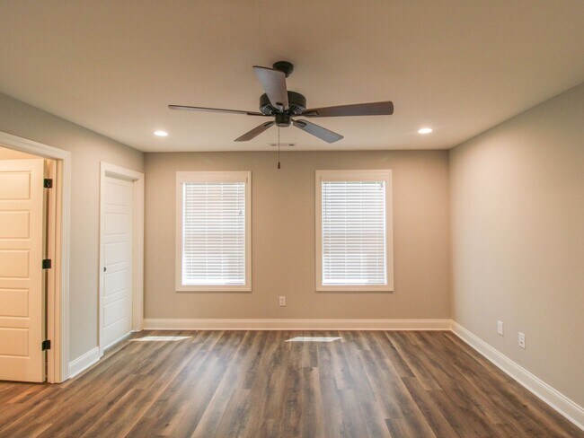 Building Photo - 18203 Mae Cir