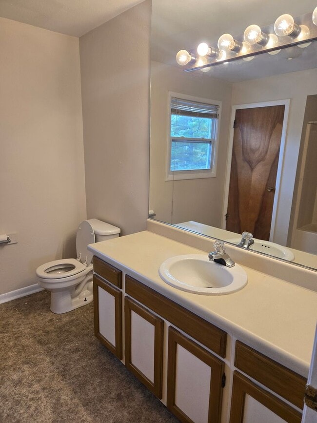 Building Photo - Large 2 Bdrm/2 Bath Condo 1 mile from Lake Michigan