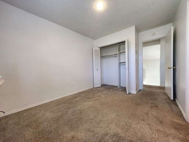 Building Photo - Stunning 3-bedroom, 2-bathroom Condo locat...