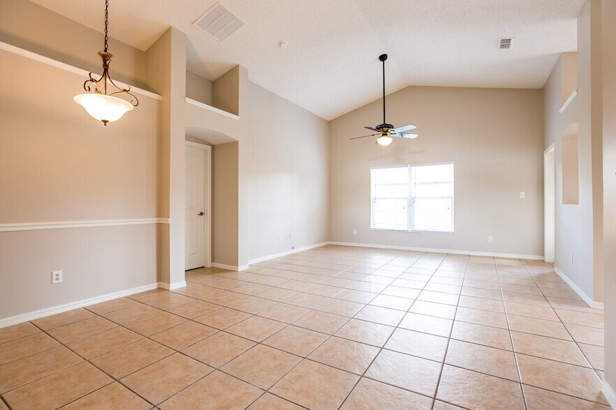 Building Photo - 2041 Bobtail Dr