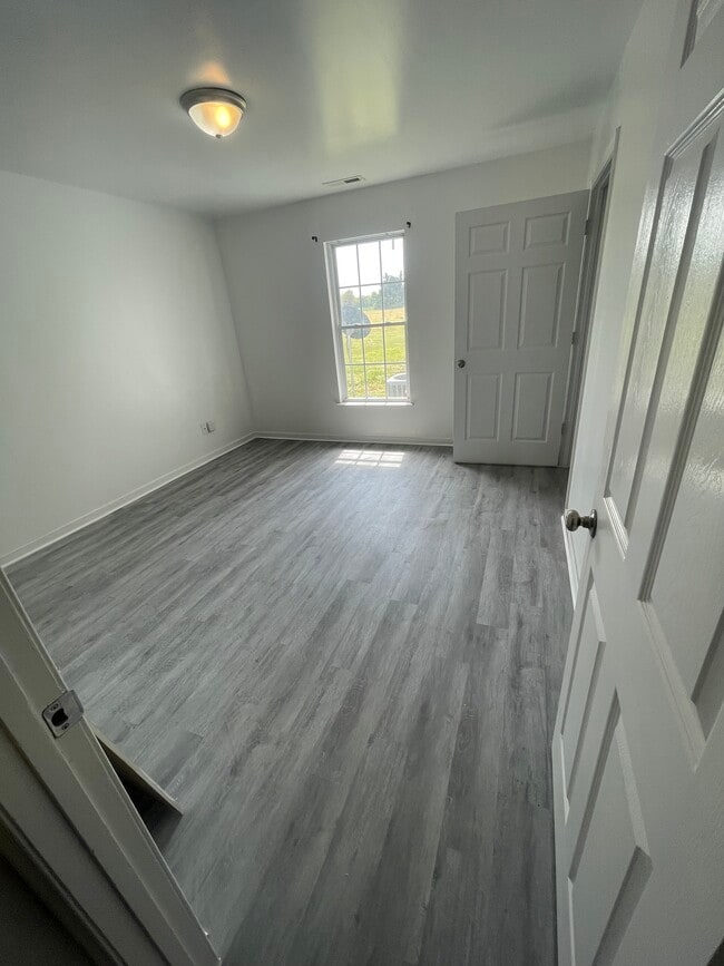 Building Photo - 25 Lone Walnut Rd