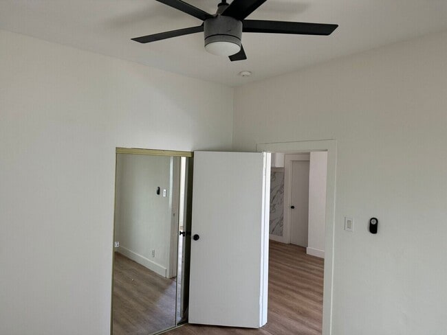 Building Photo - 4 Bed 2 Bath in Echo Park with Back Patio