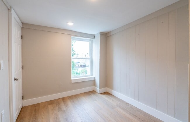Building Photo - Newly rehabbed 3 bedroom