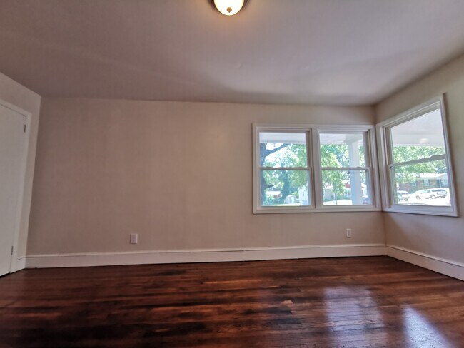 Living - 514 Porter St