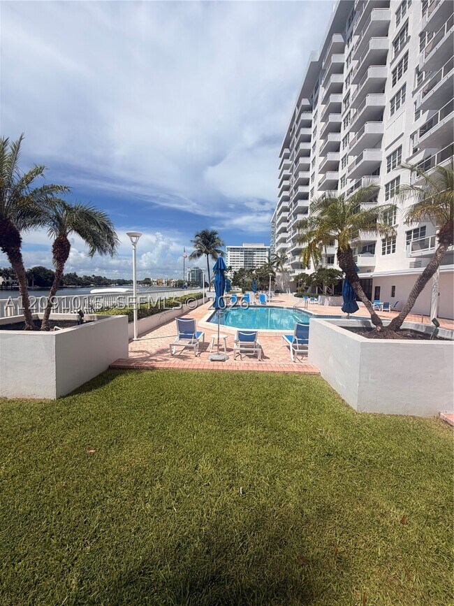 Building Photo - 5700 Collins Ave