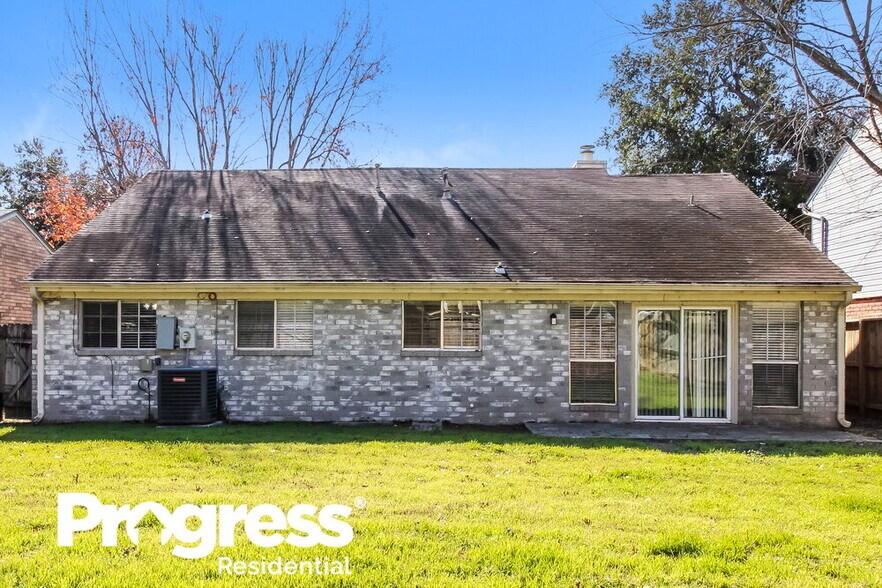 Building Photo - 17938 Great Glen Dr