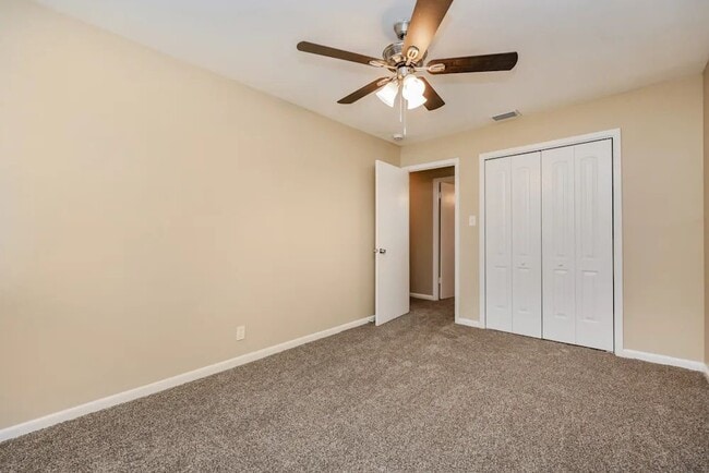 Building Photo - 1701 Village Ct