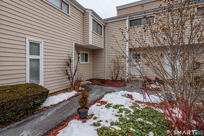 Building Photo - 42 Monticello Dr