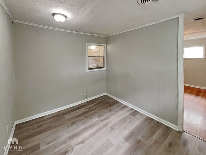 Building Photo - 1402 Moss Point Dr