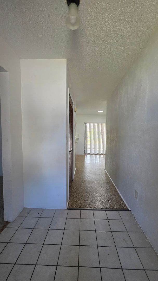 Building Photo - 3 Bedroom 2 Bath Home with a 2 car garage in Fairway Estates