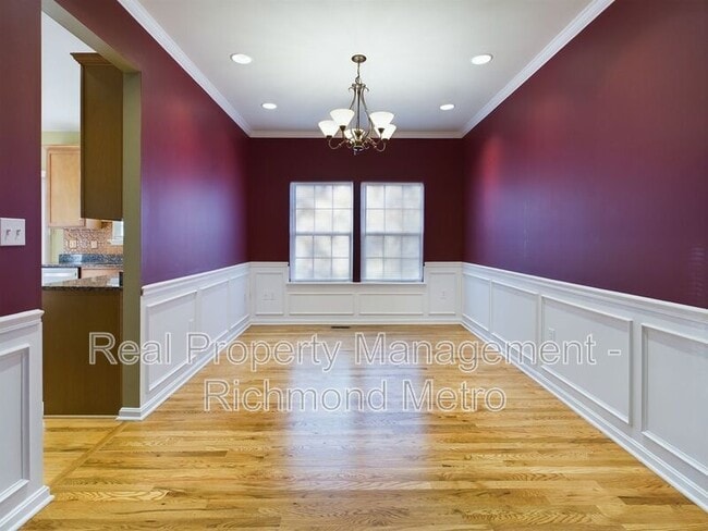 Building Photo - 6431 Kings Crest Ct