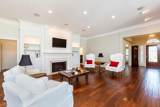 Building Photo - 4915 Keneshaw St