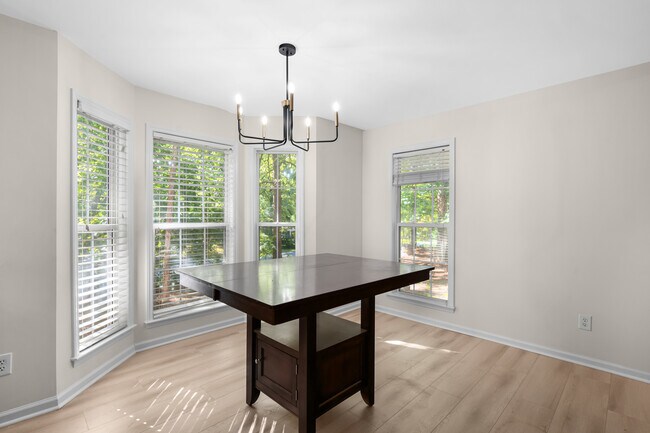 Building Photo - 305 Dearing Dr