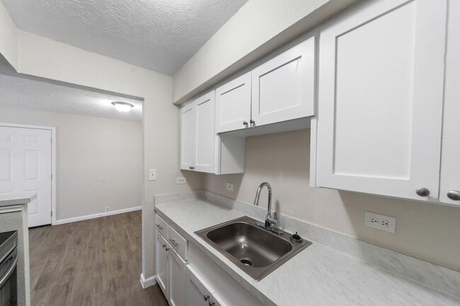 Building Photo - Rose Garden Apartments