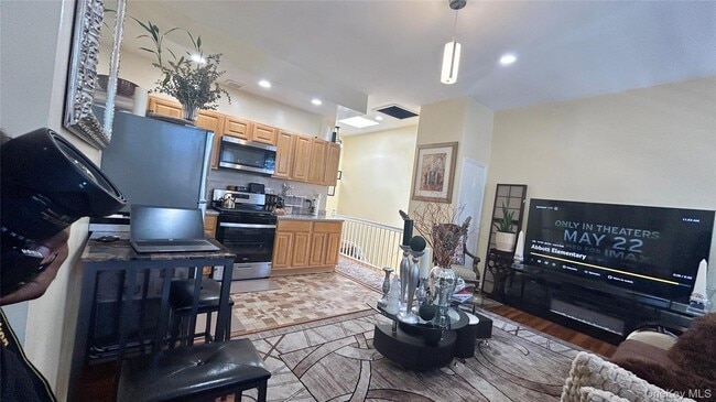 Building Photo - 844 Hancock St