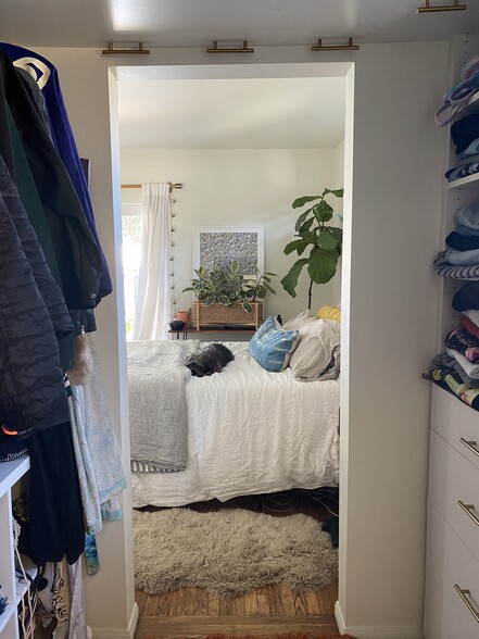 bedroom closet - 622 Venezia Ave
