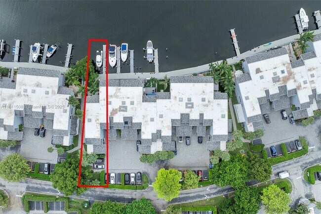 Building Photo - 300 Poinciana Island Dr
