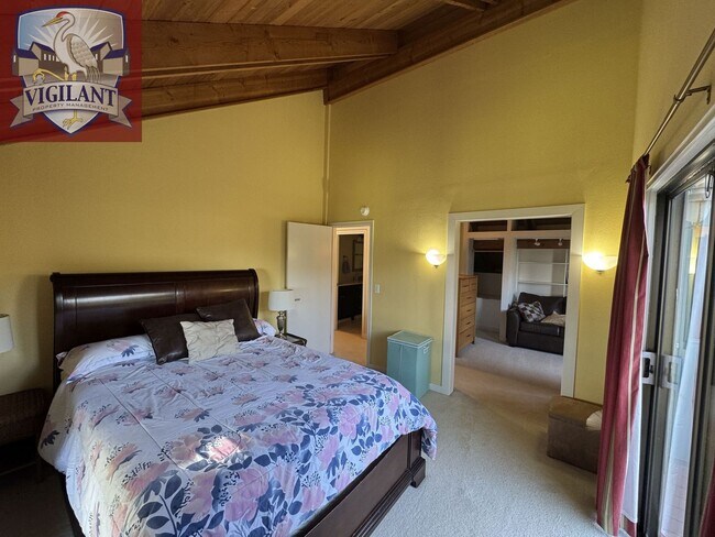 Building Photo - Amazing Furnished 4 bedroom home