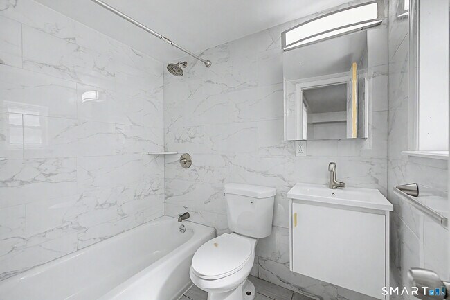 Building Photo - 22 Treat Ave