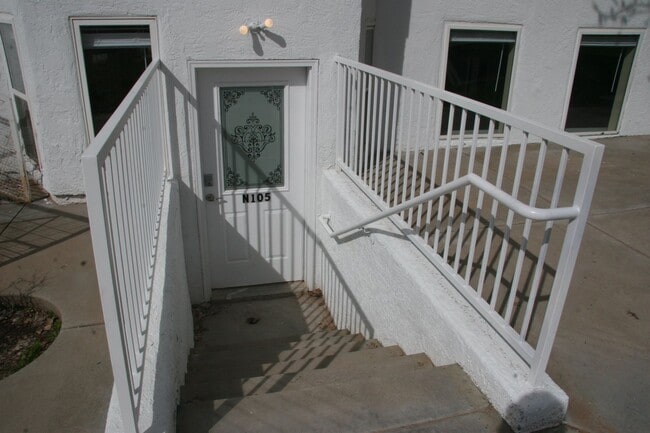 Primary Photo - *utilities included* Large 1 bedroom apart...
