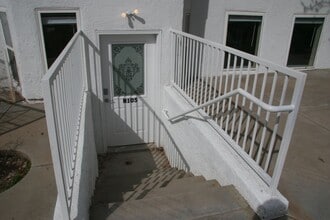 Building Photo - *utilities included* Large 1 bedroom apart...