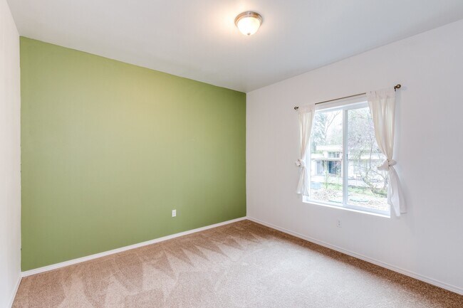 Building Photo - Beautiful 3 Bedroom rambler on a large and peaceful lot!