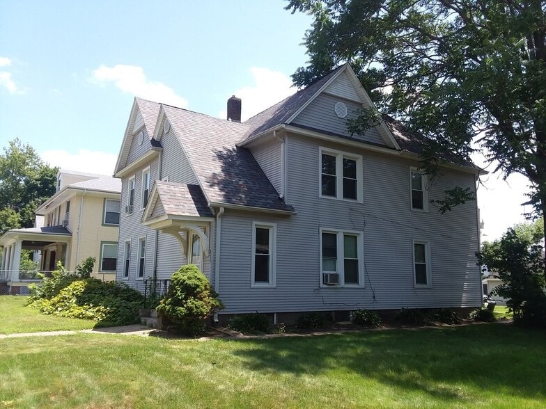 Building Photo - 619 W 16th St